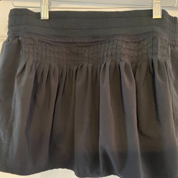 Lululemon black tennis skirt size 8 - Picture 7 of 9